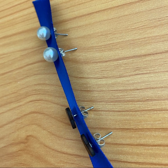 Set of 2 - Pearl and Heart Earrings - Picture 4 of 8